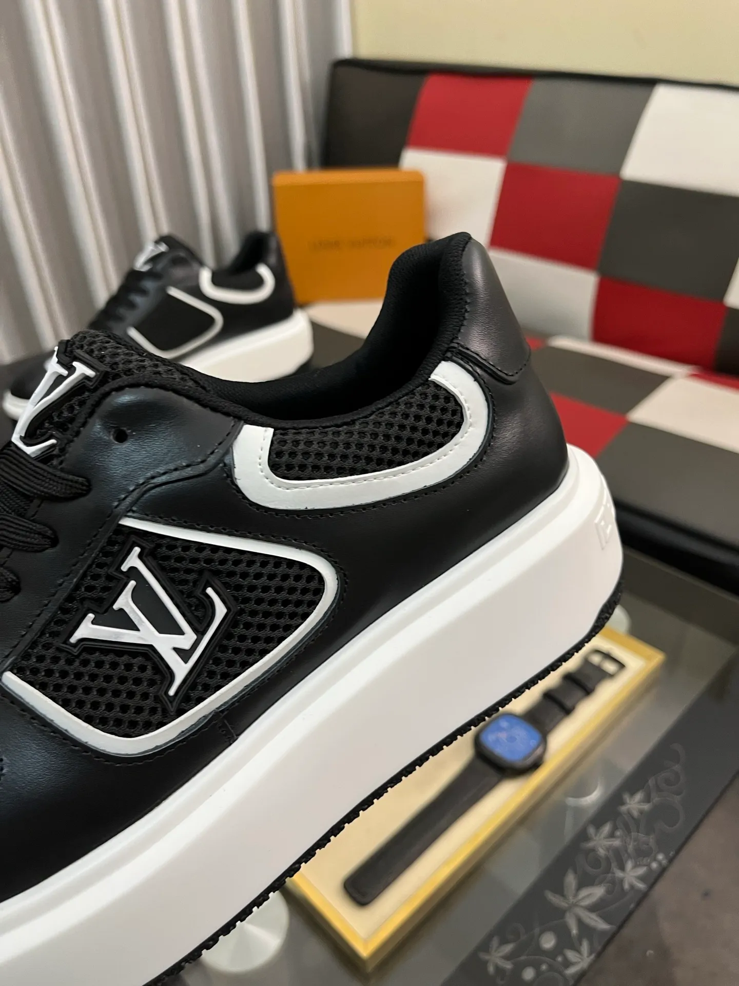 Men's shoes 💰458⌚️⌚️《Louis vuitton/LV Louis Vuitton》original quality.~ Unique modern style sneakers. 🏃A must-have casual shoe for trendy men😍😍 Original brand imported from Italy, imported original leather, cowhide lining (refuses to discolor and grind feet) sole: original sole provided by the original factory, French lazy style design ⚠️Fit to the feet, original quality, super comfortable original sole. Code number: 38-442️⃣Colors available